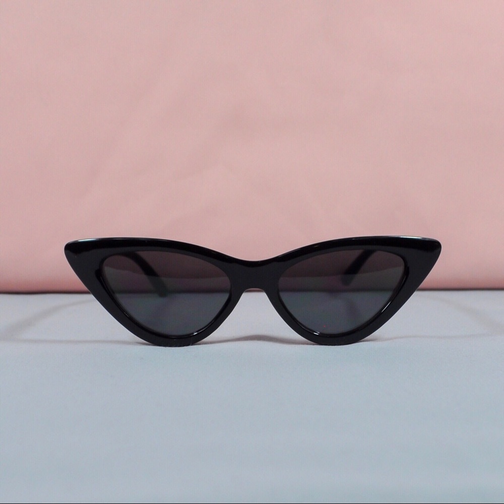 ‘Cardi’ Sunglasses In NIGHT🌑